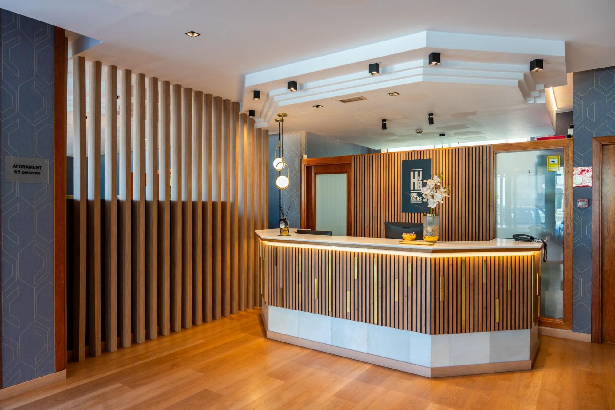 Hotel J. Balmes Vic Luaran gambar