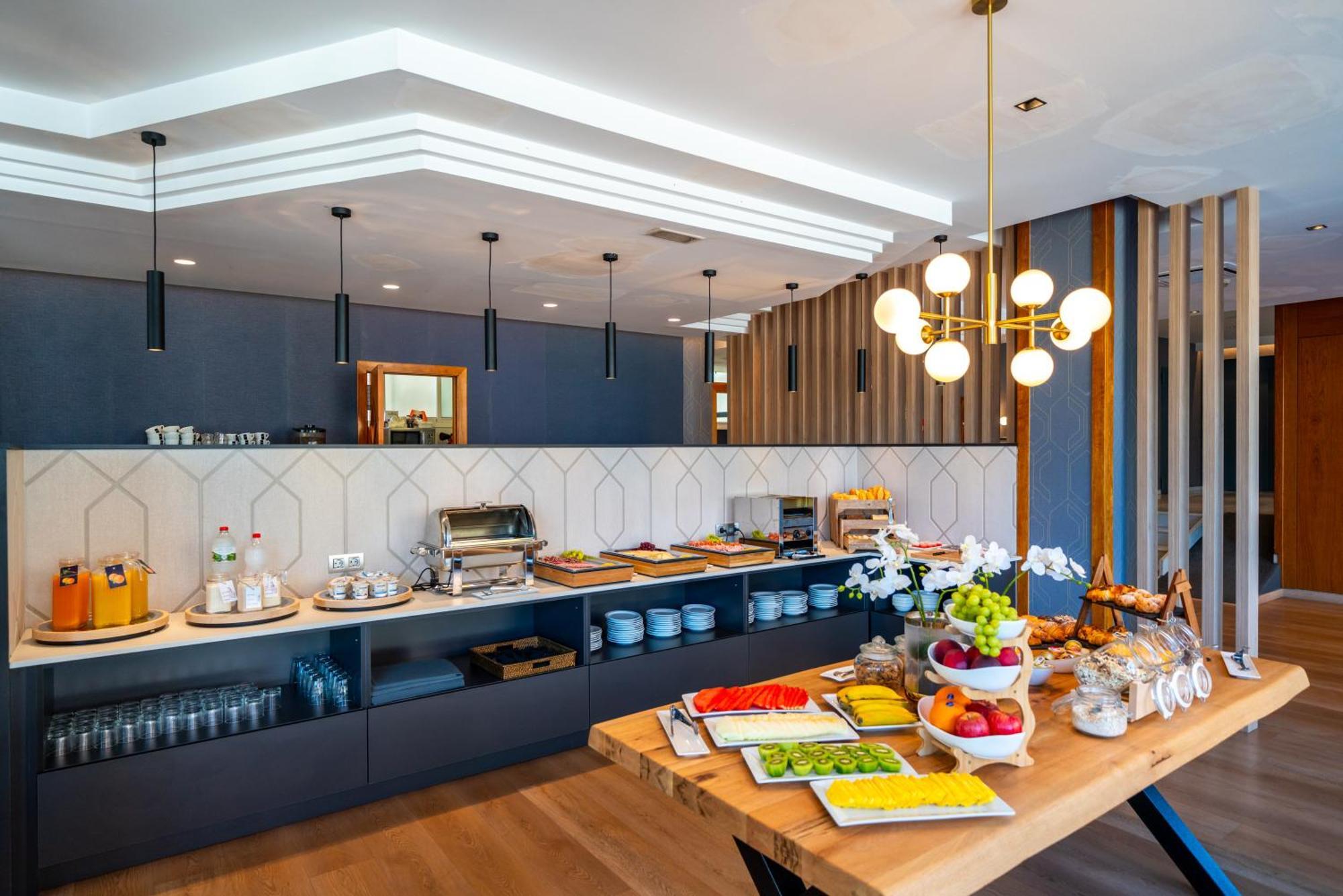 Hotel J. Balmes Vic Luaran gambar