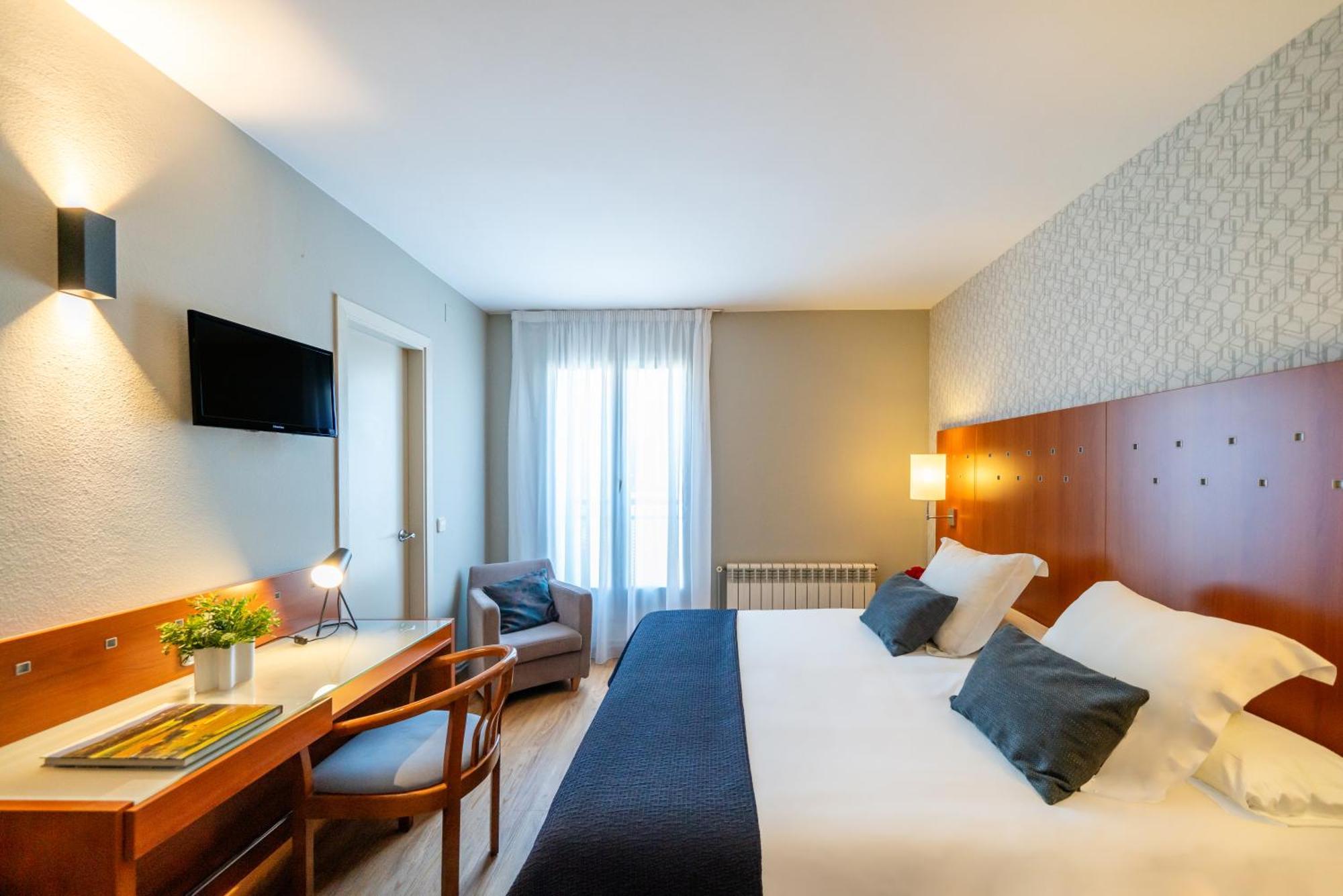 Hotel J. Balmes Vic Luaran gambar