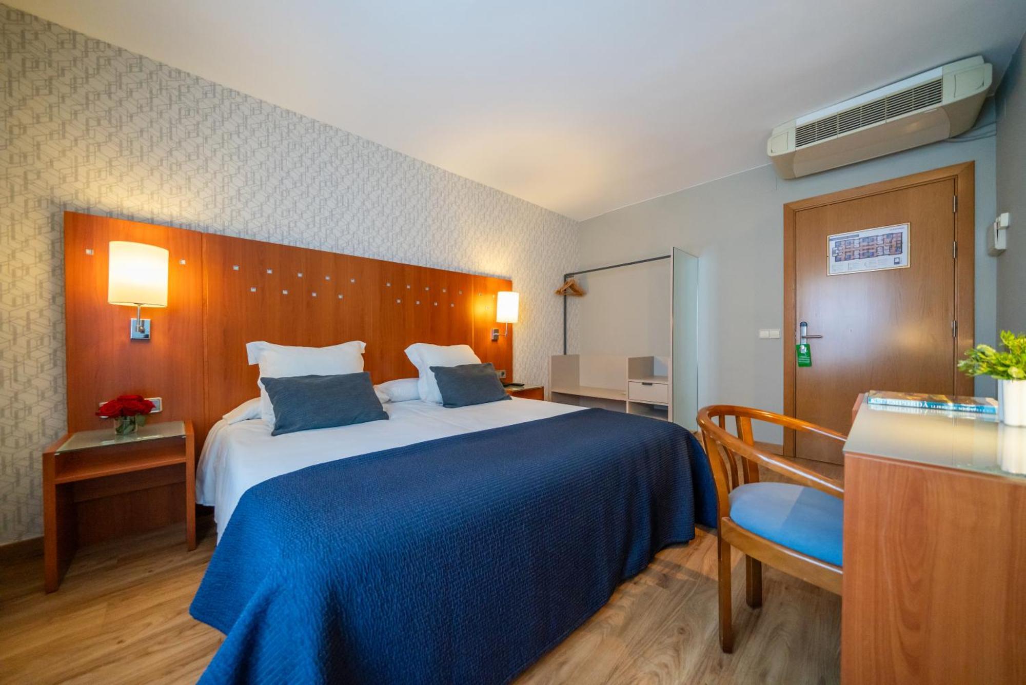 Hotel J. Balmes Vic Luaran gambar